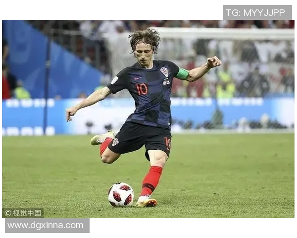 足球明星背后的奋斗历程与励志故事的精彩瞬间图片集锦